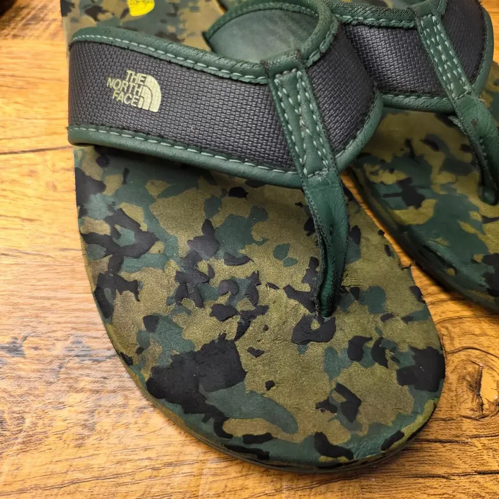 Boys Size 4 North Face Camo Flip flops Black Adjustable Sandals